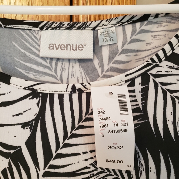 NWT Avenue Tank - Picture 2 of 4